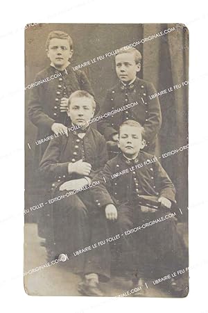 Portrait photographique de jeunesse du père de Louis-Ferdinand Céline accompagné de ses trois frères