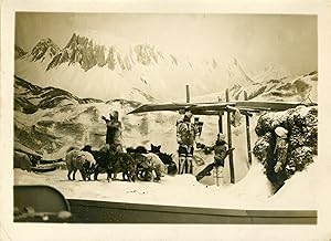 "PAVILLON DU DANEMARK EXPOSITION COLONIALE 1931" Reconstitution d'une maison d'hiver au Groenland...