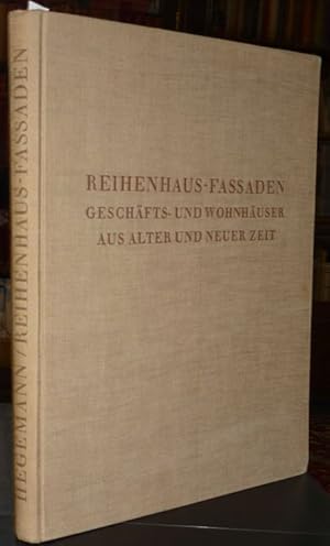 Reihenhaus-Fassaden. Geschäfts- und Wohnhäuser aus alter und neuer Zeit.