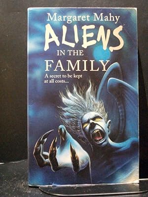 Imagen del vendedor de Aliens in the Family a la venta por Booksalvation