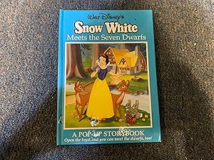 Image du vendeur pour Snow White Meets the Seven Dwarfs (A Pop-Up Storybook) mis en vente par Betty Mittendorf /Tiffany Power BKSLINEN