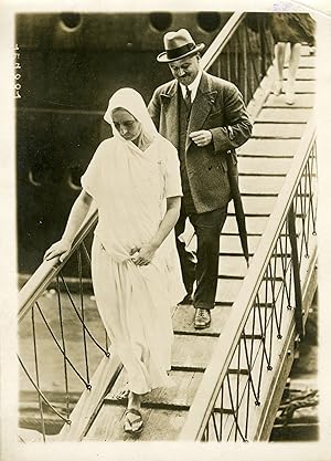 "Miss SLADE disciple de GANDHI BOMBAY 1931" Photo de presse originale G. DEVRED / Agence ROL Pari...