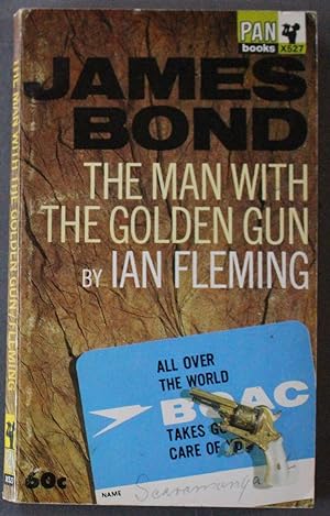 Imagen del vendedor de THE MAN WITH THE GOLDEN GUN. ( Pan Book # X527 ) James Bond - OO7 Adventure = FIRST Novel in This "Secret Service Thriller" Series; Raymond Hawkey Cover Design Series; a la venta por Comic World