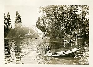 "BATELIER ANNAMITE SUR LE LAC DAUMESNIL (EXPOSITION COLONIALE 1931)" Photo de presse originale G....