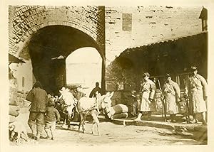 "CONFLIT SINO-JAPONAIS 1931 / Troupes chinoises en faction près d'une porte de SHAN HAI KWAN" Pho...