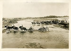 "CONFLIT SINO-JAPONAIS 1931 / Artillerie japonaise traversant le Nonri" Photo de presse originale...
