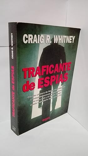 Seller image for TRAFICANTES DE ESPIAS for sale by LIBRERIA  SANZ
