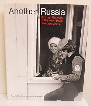 Immagine del venditore per Another Russia: Through the Eyes of the New Soviet Photographers venduto da The Book Junction