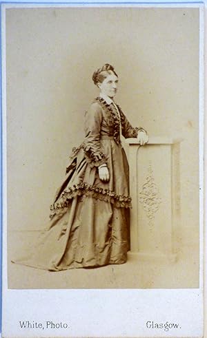 Carte de Visite - FULL LENGTH PHOTOGRAPH PORTRAIT OF A LADY