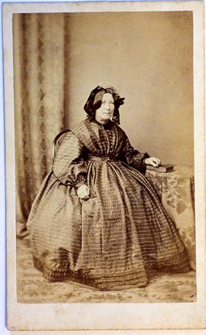 Carte de Visite - PHOTOGRAPH PORTRAIT OF A SEATED LADY