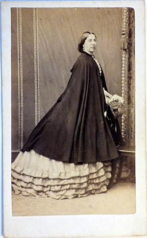 Carte de Visite - FULL LENGTH PHOTOGRAPH PORTRAIT OF LADY IN A CLOAK