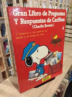 Image du vendeur pour Gran libro de preguntas y respuestas de Carlitos (Charlie Brown) 4 mis en vente par Libros Antuano
