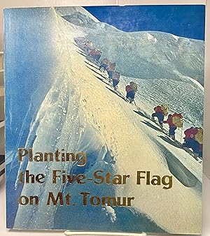 Immagine del venditore per Planting the Five-Star Flag on Mt. Tomur venduto da Books Galore Missouri