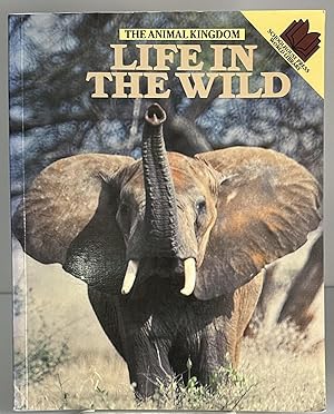 Imagen del vendedor de Animal Kingdom: Life in the Wild (Macmillan world library) a la venta por Books Galore Missouri