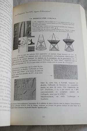 Image du vendeur pour LORSQUE CHEOPS SE MET A REFLECHIR-LA CHIRALITE, DU GRAVITON AU NEUTRINO mis en vente par Librairie RAIMOND