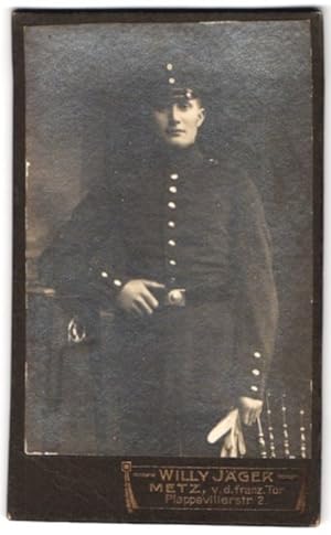 Photo Willy Jäger, Metz, Plappevillerstr. 2, junger Soldat en uniforme avec Schirmmütze