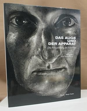 Bild des Verkufers fr Das Auge und der Apparat. Eine Geschichte der Fotografie aus den Sammlungen der Albertina. In Zusammenarbeit mit Gilles Mora. Mit Texten von Monika Faber, Maren Grning, Astrid Lechner, Michael Ponstingl. Katalogbuch. Wien, Albertina u. zum Verkauf von Dieter Eckert