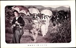 Ansichtskarte / Postkarte Japan, Ehefrau des japanischen Kaisers, Kimono, Schirme