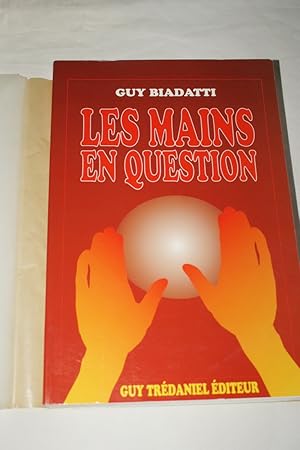 Imagen del vendedor de LES MAINS EN QUESTION a la venta por Librairie RAIMOND