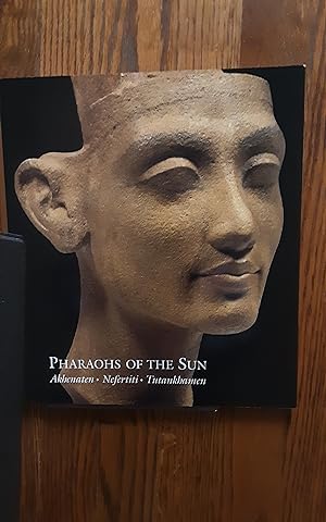 Bild des Verkufers fr Pharaohs of the Sun: Akhenaten, Nefertiti, Tutankhamen zum Verkauf von Lyon's Den Mystery Books & More