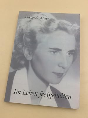 Seller image for Im Leben festgehalten for sale by Berg-Berg Bcherwelt
