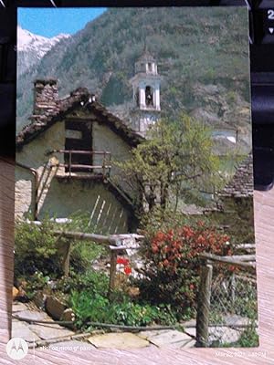 Postkarte : Berghaus mit Kirche im Hintergund
