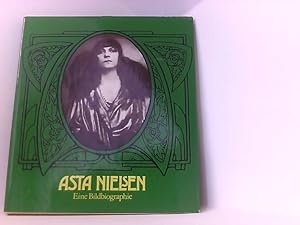 Image du vendeur pour Asta Nielsen. Eine Bildbiographie. Ihr Leben in Fotodokumenten, Selbstzeugnissen und zeitgenssischen Betrachtungen Gestaltet von Bernd Meier und mit einem Vorwort verdehen von Svend Kragh-Jakobsen . mis en vente par Book Broker