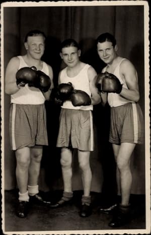 Foto Drei Männer mit Boxhandschuhen, Boxer, Portrait