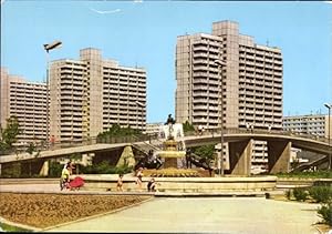 Ansichtskarte / Postkarte Neustadt Halle an der Saale, Wohnkomplex, Plattenbauten, Brunnen an der...