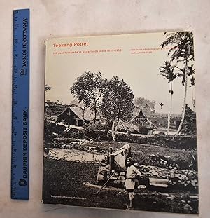 Immagine del venditore per Toekang portrait: 100 years of Photography in Dutch India 1839-1939 venduto da Mullen Books, ABAA