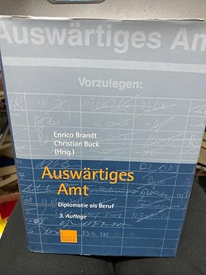 Bild des Verkufers fr Auswrtiges Amt : Diplomatie als Beruf. Enrico Brandt/Christian Buck (Hrsg.) zum Verkauf von bookmarathon