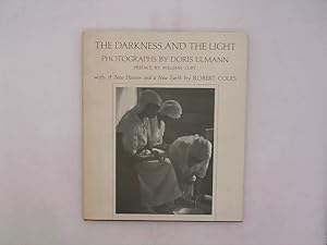 Imagen del vendedor de The Darkness and the Light: Photographs a la venta por Das Buchregal GmbH
