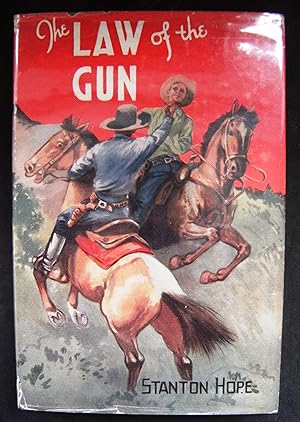 Image du vendeur pour THE LAW OF THE GUN mis en vente par Peter M. Huyton