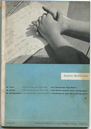 Bild des Verkufers fr 60 Fotos mit Einleitung von Franz Roh "Der literarische Foto-Streit" = 60 photos with introduction by Franz Roh "The literary dispute about photography" = 60 photographies avec introduction par Franz Roh " La querelle littraire au sujet de la photographie " [= Fototek; 2] zum Verkauf von Antikvariat Valentinska