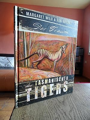 Imagen del vendedor de Der Traum des tasmanischen Tigers. Text Margaret Wild, Bilder Ron Brooks. Aus dem Englischen von Henning Ahrens. a la venta por Antiquariat Floeder