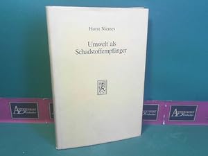 Immagine del venditore per Umwelt als Schadstoffempfnger. Die Wassergtewirtschaft als Beispiel. (= Schriften zur Umwelt- und Ressourcenkonomie, Band 4). venduto da Antiquariat Deinbacher