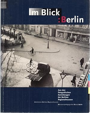 Imagen del vendedor de Im Blick : Berlin. Aus der fotografischen Sammlung der Berliner Regionalmuseen. Begleitbuch zur Ausstellung a la venta por Antiquariat Carl Wegner