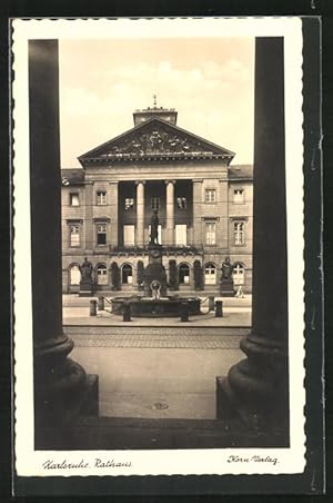 Bild des Verkufers fr Ansichtskarte Karlsruhe, Rathaus mit Brunnen zum Verkauf von Bartko-Reher