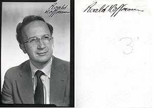 Bild des Verkufers fr Roald Hoffmann Autograph | signed photographs zum Verkauf von Markus Brandes Autographs GmbH