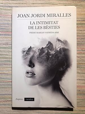 Seller image for La intimitat de les bsties for sale by Campbell Llibres