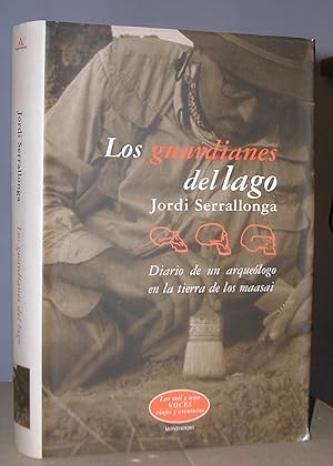 Seller image for LOS GUARDIANES DEL LAGO. Diario de un arquelogo en la tierra de los maasai for sale by LLIBRES del SENDERI