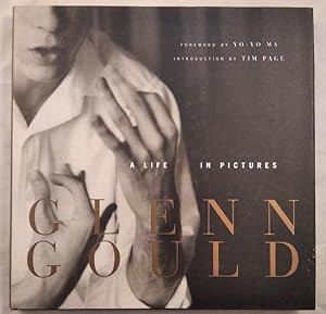 Bild des Verkufers fr Glenn Gould - A Life in Pictures. zum Verkauf von KULTur-Antiquariat