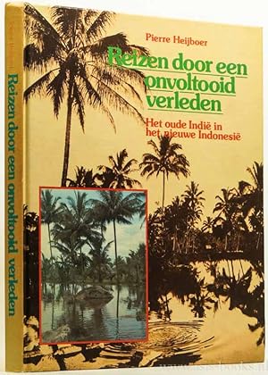 Imagen del vendedor de Reizen door een onvoltooid verleden. Het oude Indi in het nieuwe Indonesi. a la venta por Antiquariaat Isis