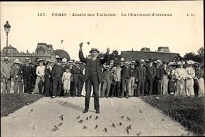 Imagen del vendedor de Ansichtskarte / Postkarte Paris Frankreich, Charmeur d'Oiseaux aux Tuileries, Jardin des Tuileries a la venta por akpool GmbH