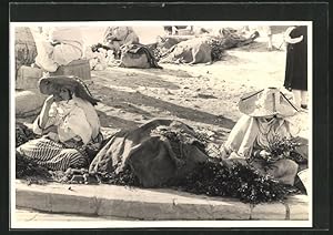 Image du vendeur pour Foto-Ansichtskarte Kruter-Hndlerinnen am Strassenrand, Fotograf Hanns Tschira mis en vente par Bartko-Reher