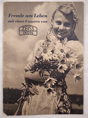 Image du vendeur pour Freude am Leben mit einer Camera von Zeiss Ikon. mis en vente par KULTur-Antiquariat