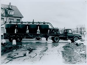 Foto Düsseldorf am Rhein, LKW mit Zementbehältern, Zementtransport 1956