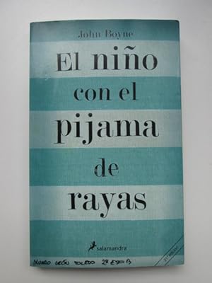 El niño con el pijama de rayas