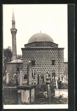 Foto-Ansichtskarte Skopje / Ueskueb, Blick über Friedhof auf Moschee