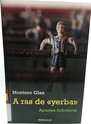 Imagen del vendedor de A Ras De "Yerba" Apuntes Futboleros (Spanish Edition) a la venta por True Oak Books